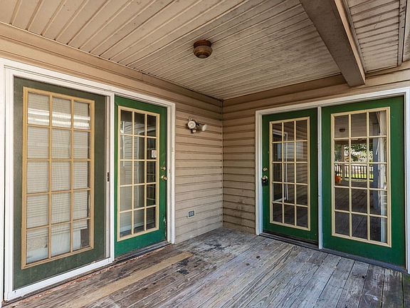 2nd image of 513 Oak St #2