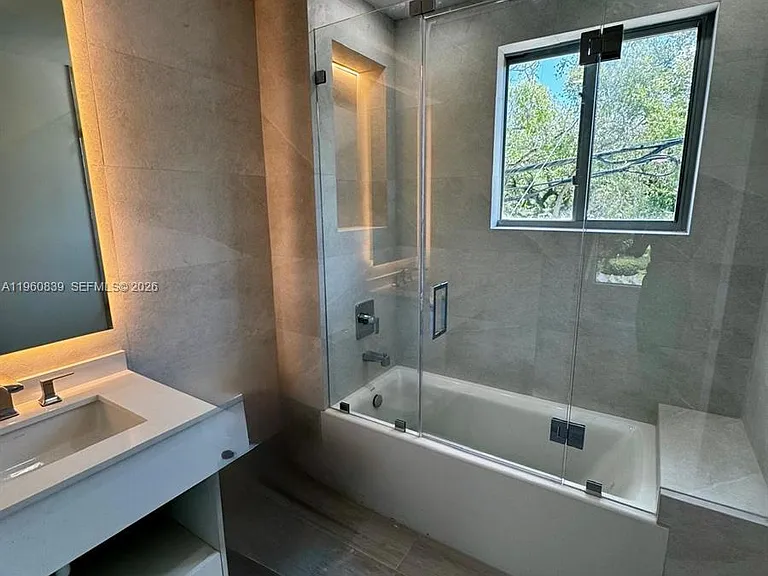 3204 Plaza St — Photo 11