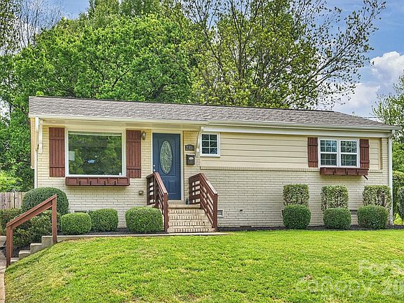 3rd image of 2314 Crestview Dr