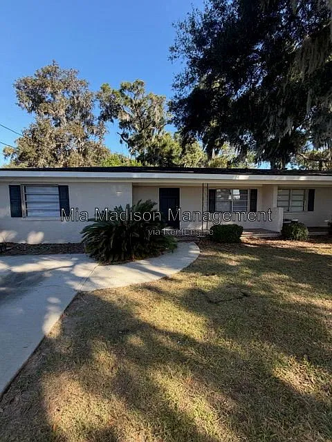 2 bed, 1.0 bath, 874 sqft, $1,600 — Photo 1