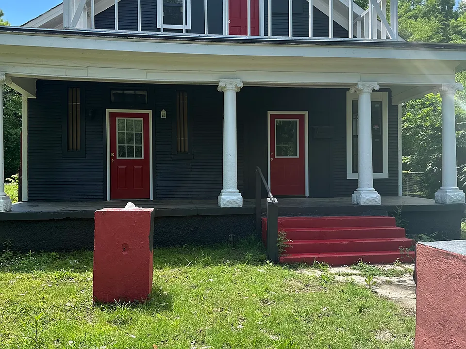 1065 S 4th St