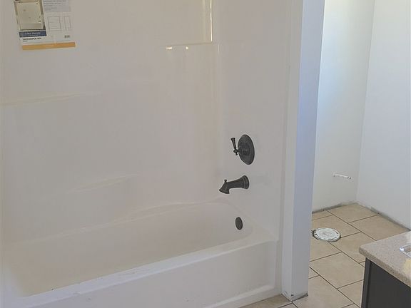 3rd image of 909 Drinnon Dr