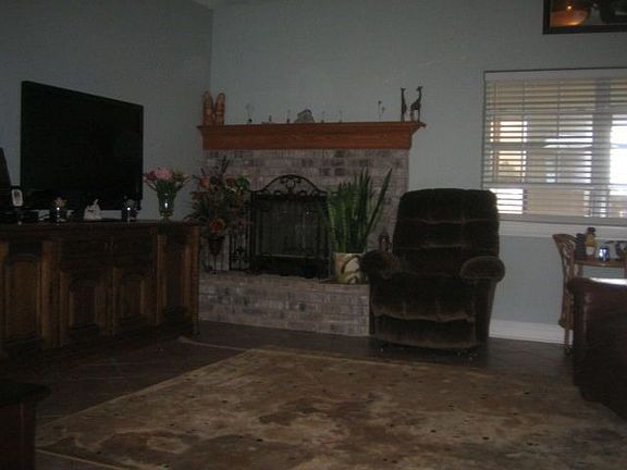 3rd image of 190 Delia Dr