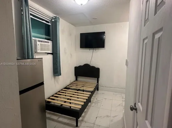 655 NW 2nd St #A, Homestead, FL 33034