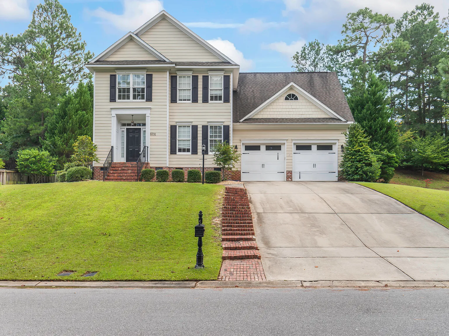 4 bed, 2702 sqft, $2,400 — Photo 1