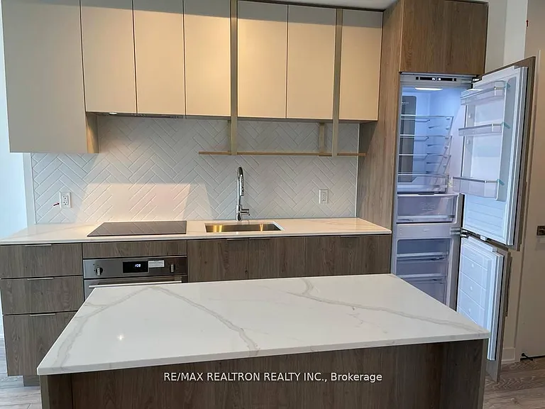 15 Holmes Ave S #1709 — Photo 4