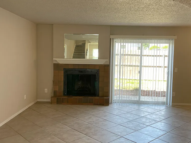 11331 N May Ave — Photo 9