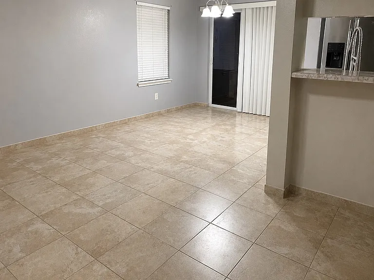 309 Lipan Dr — Photo 2