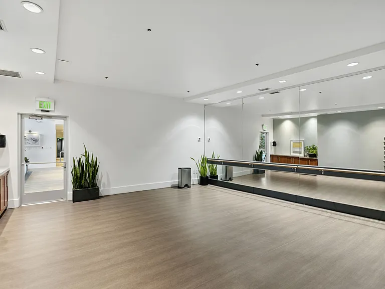 Premier Lofts — Photo 9