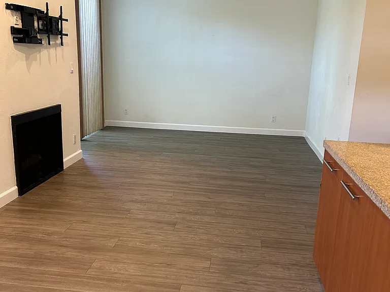 2045 Beloit Ave #106 — Photo 5