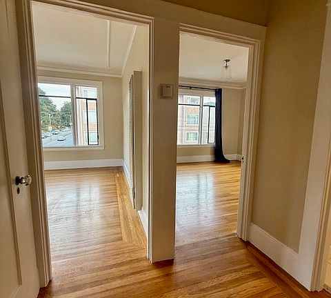 5th image of 1701 Lincoln Way