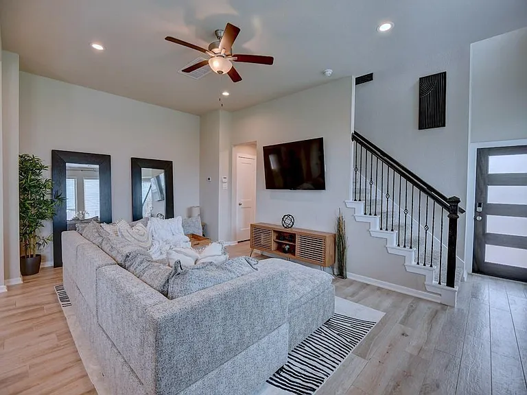 2543 Manor Valley Ct — Photo 11