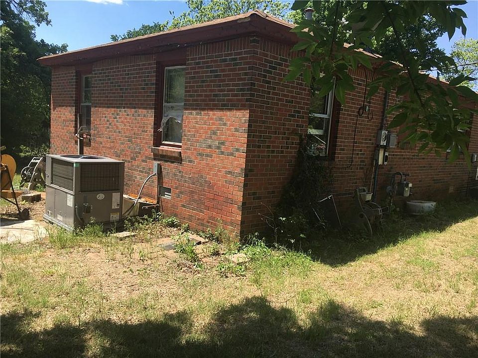 2nd image of 5008 Oakwood Ln