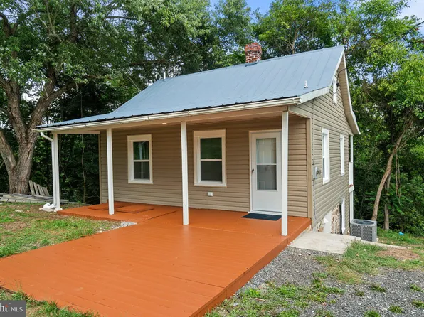 39 Brent St, Hancock, MD 21750