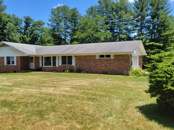 415 Brooklyn Acres Rd, Hendersonville, NC 28792