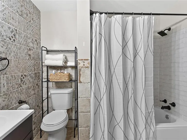867 Beecher St SW — Photo 29