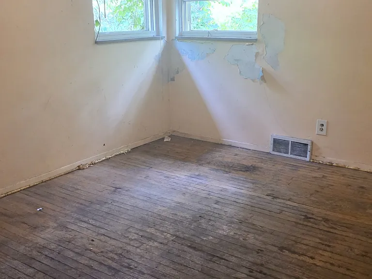 17870 Dresden St — Photo 2