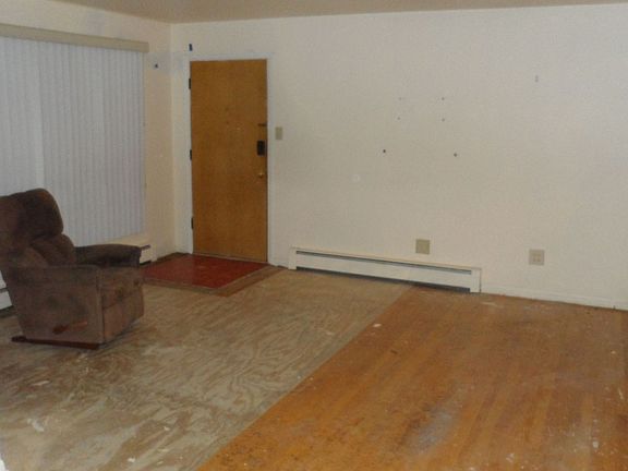 2nd image of 12 King Arthur Ct APT 7