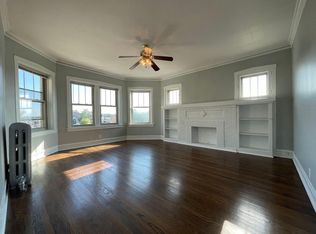 1148 Pleasant St #3, Oak Park, IL 60302