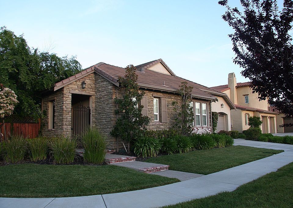 1st image of 713 Westfield Ln