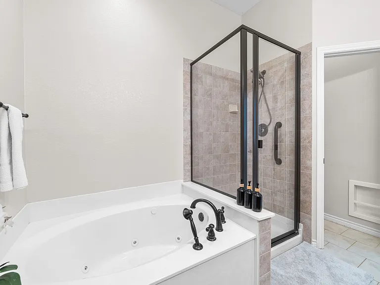 11350 Balcones Dr — Photo 25