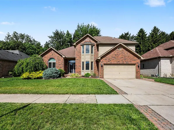 49033 Deerfield Park, Macomb, MI 48044