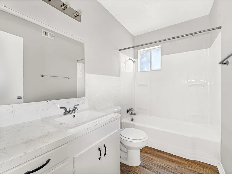 Carolyn Court Apartments — Photo 12