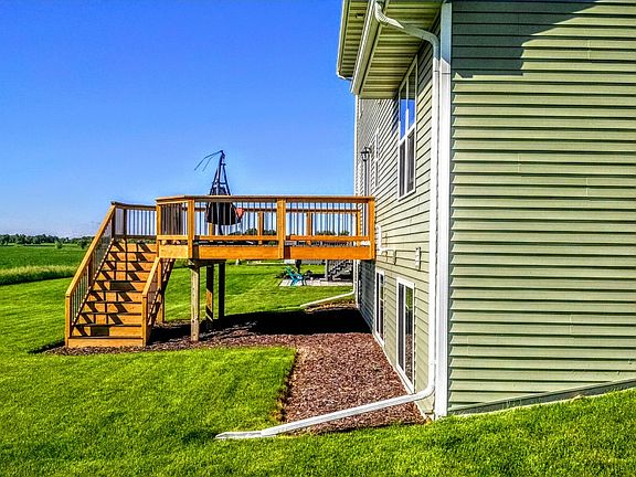 14'x14' deck w/ trex decking