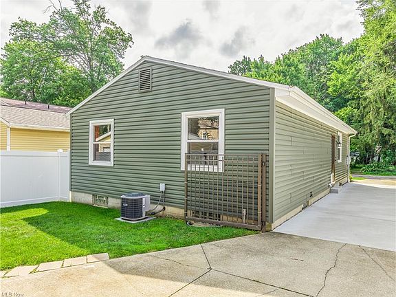 3rd image of 819 Loomis Ave