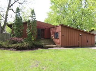 1111 W Violet Dr, Holiday Hills, IL 60051