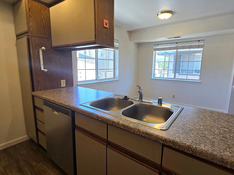 239 Cheney Street — Photo 4