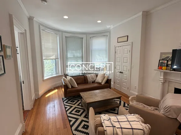 379 Commonwealth Ave APT 4, Boston, MA 02115