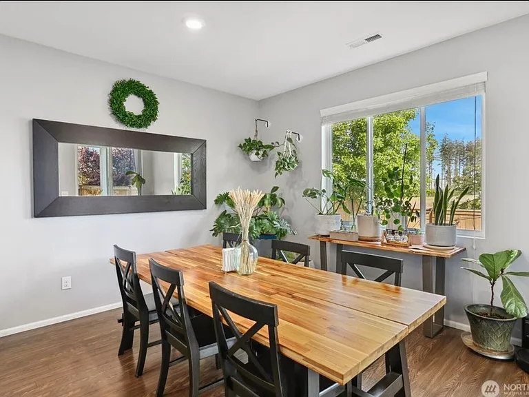 3221 Hanna Dr NE — Photo 4