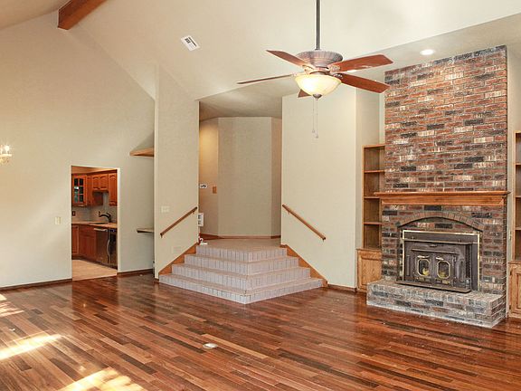 Vaulted ceiling in the Great Room/Dining area