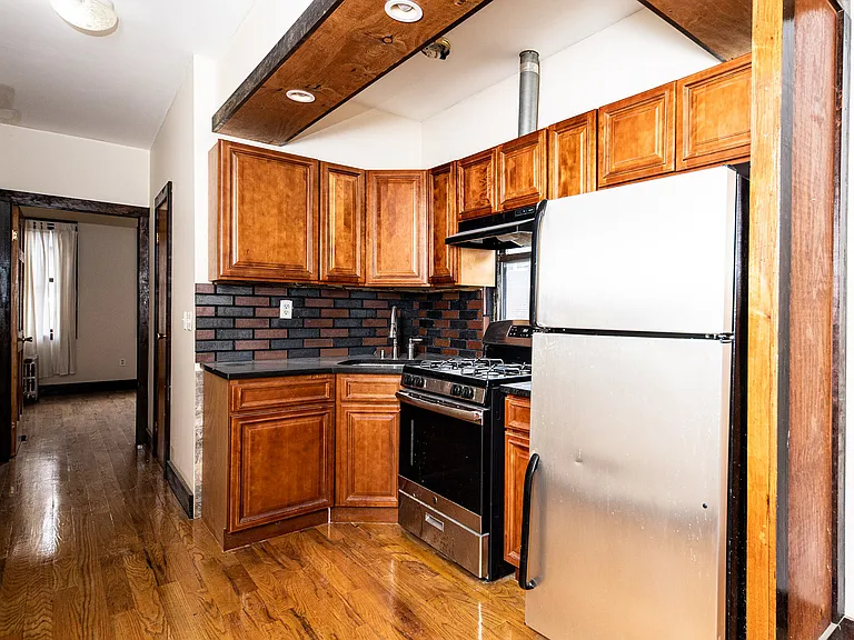 88 Starr St #2R — Photo 16