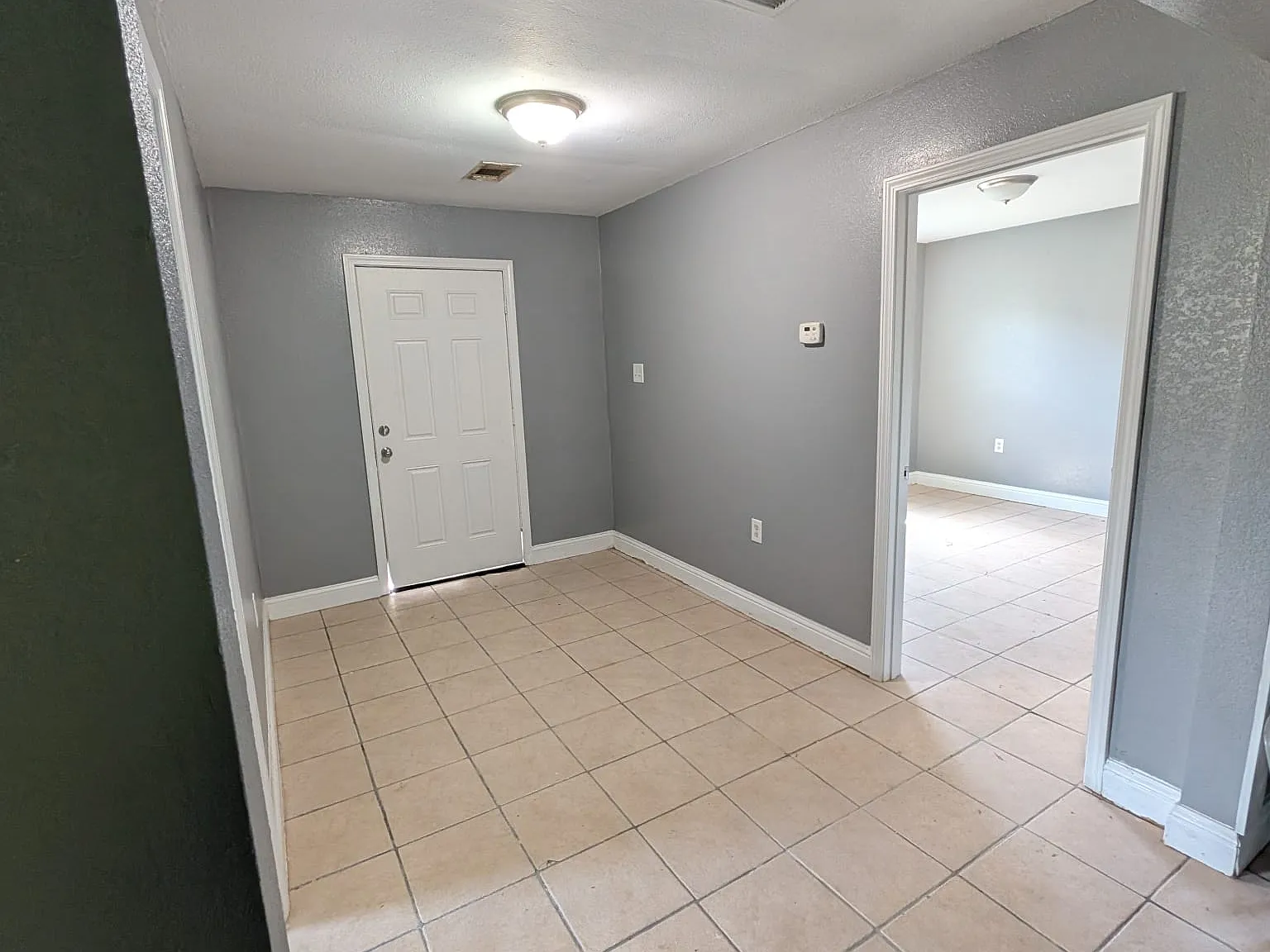 3 bed, 1100 sqft, $1,400 — Photo 4