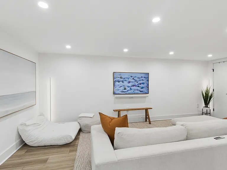 38 Sandra Rd — Photo 24