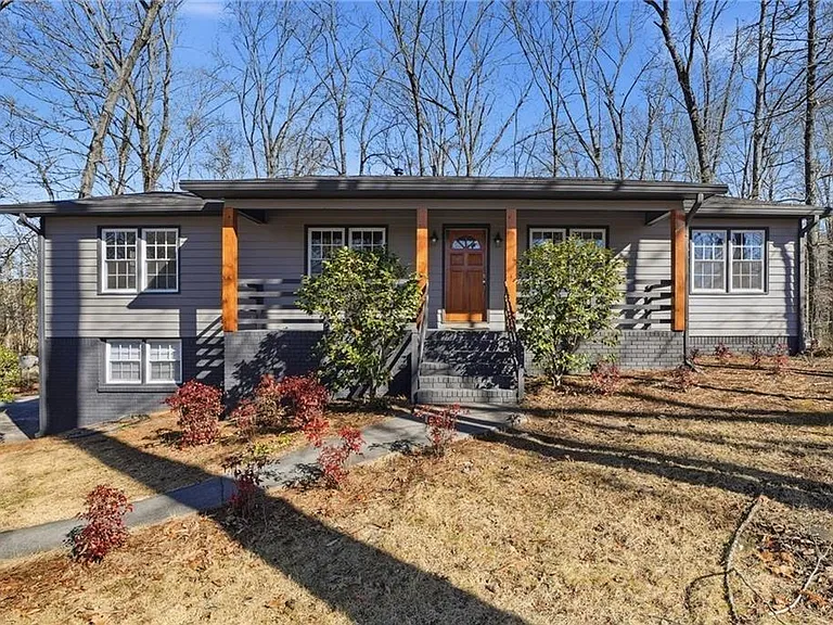 2810 Shaw Rd — Photo 2