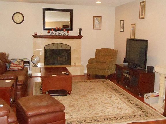 3rd image of 16314 Winchester Dr E