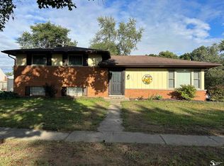 7348 Middlebury Dr, Lambertville, MI 48144