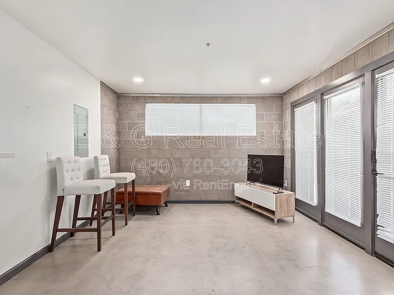 129 N 11th Ave #1B — Photo 2
