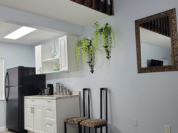 5th image of 2134 Bradford St APT 405