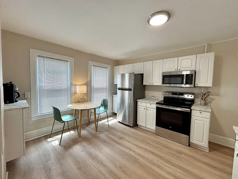 130 Woodlawn Ave #1 — Photo 4