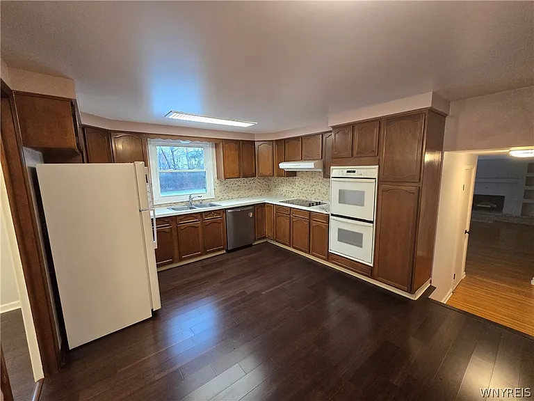 161 Foxpoint Dr W — Photo 13