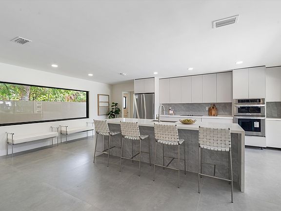 2nd image of 1601 Seabreeze Boulevard