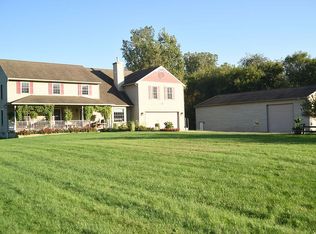 2000 River Bend Dr, Fowlerville, MI 48836
