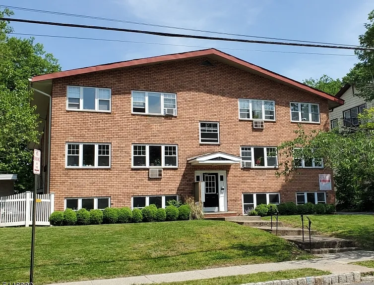 35 S Willow St #A5 — Photo 1