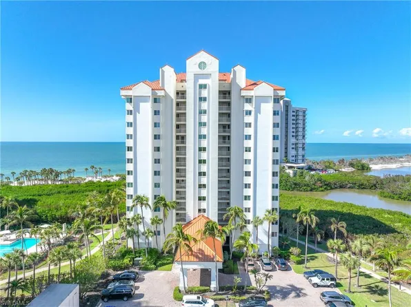 50 Seagate DR #201B, NAPLES, FL 34103