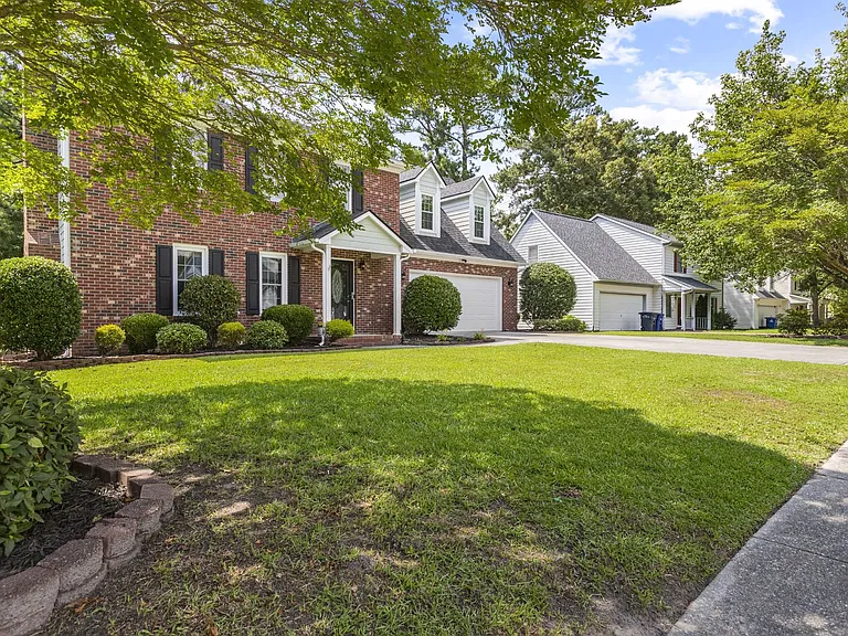 118 Archdale Dr — Photo 3