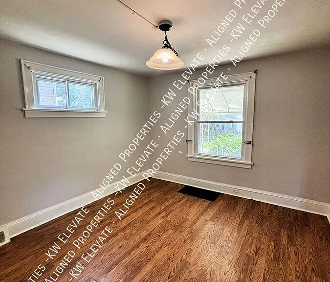 1491 Beardsley St — Photo 5